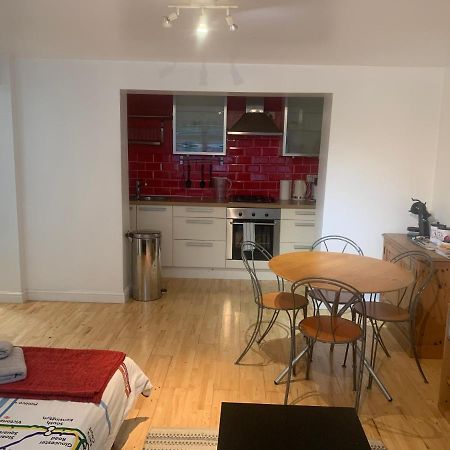 Cozy 1 Bedroom Basement Flat London Exterior photo